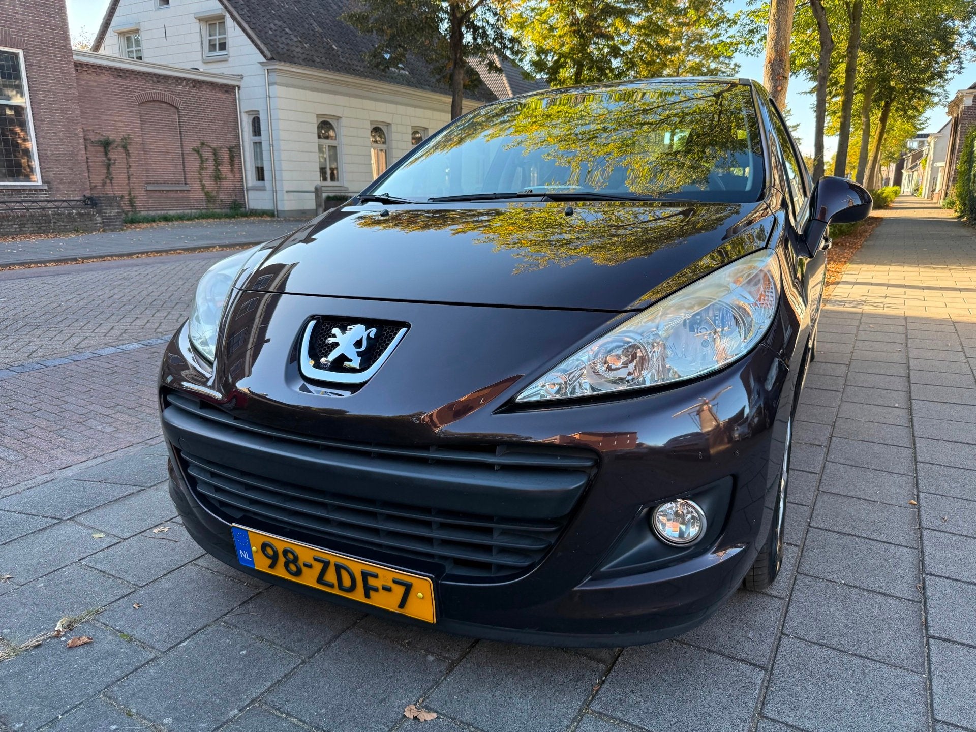 Peugeot 207 1.4 Acces Lite 5 DEURS AIRCO ZEER MOOI APARTE KL, Auto's, Voorwielaandrijving, Zwart, 4 cilinders, Bruin