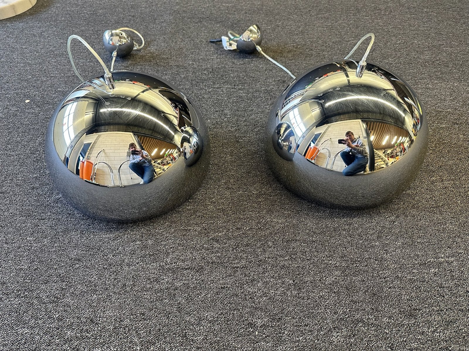 2 chrome spiegel effect hanglampen van Made, Ophalen, Zo goed als nieuw, Metaal, E27 (groot)