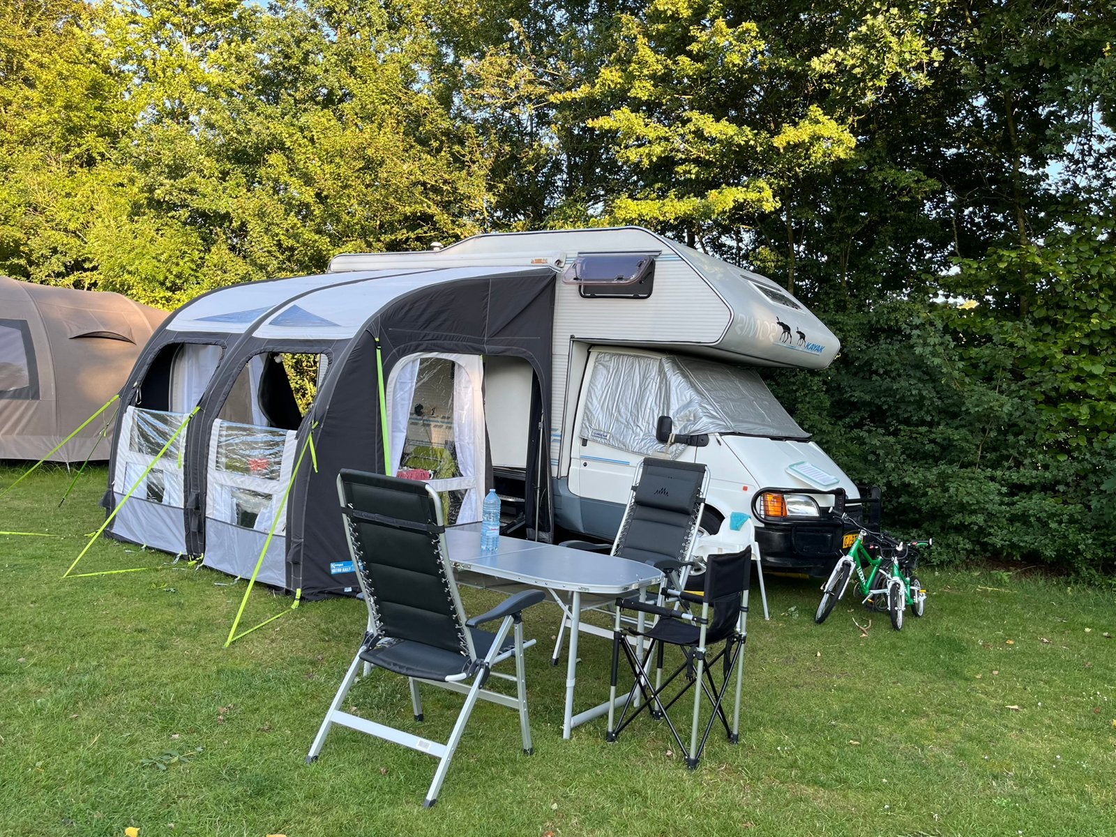 Kampa rally air pro 260 L - opblaas voortent, Caravans en Kamperen, Voortenten en Luifels, Ophalen, Zo goed als nieuw
