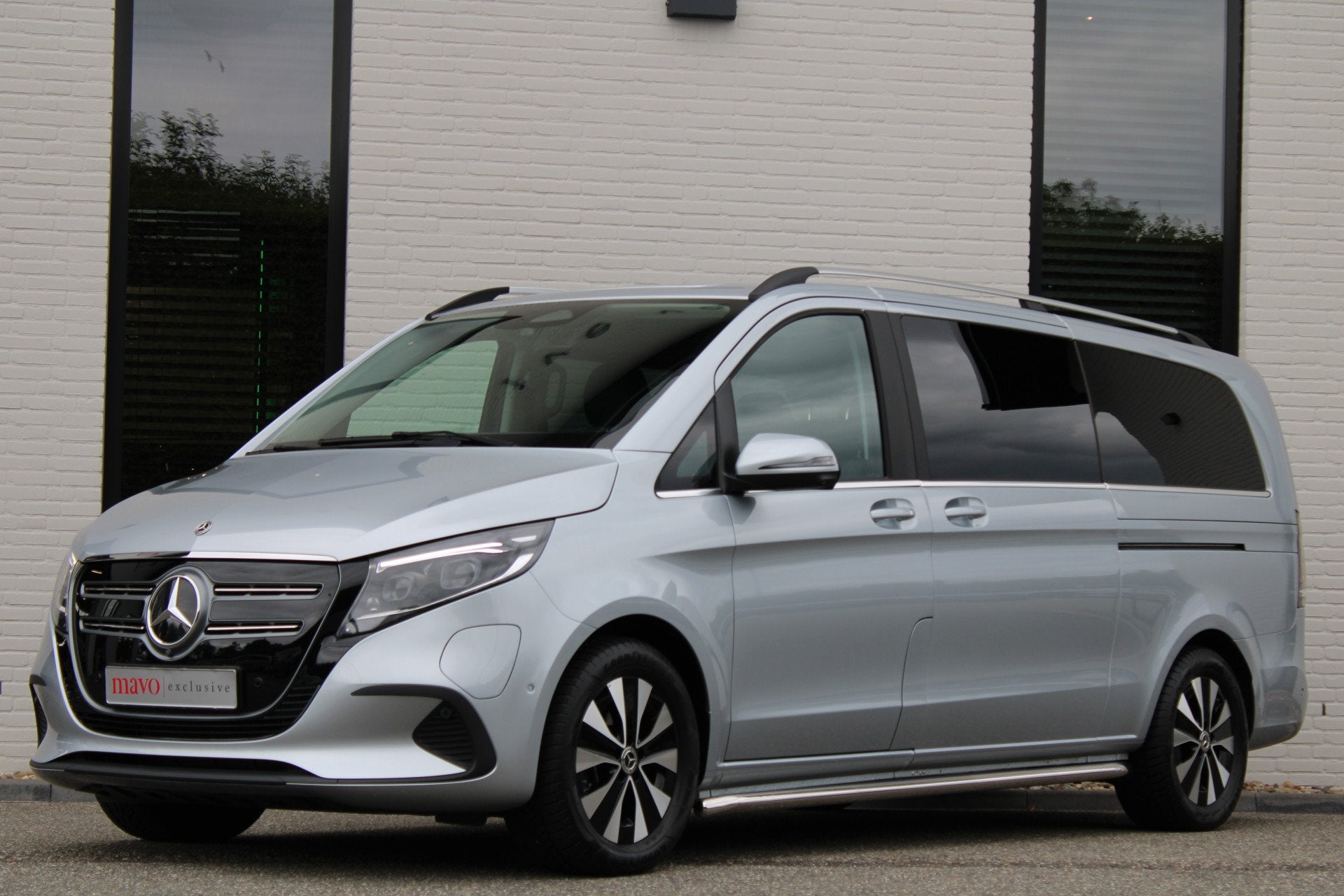 Mercedes-Benz EQV 300 L3 / Extra Lang / 7-Persoons / 2x Elec, Auto's, Dealer onderhouden, Gebruikt, Met garantie (alle), 2535 kg