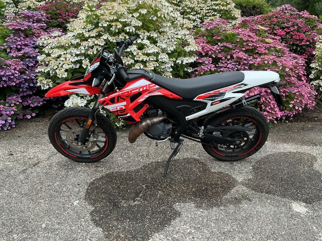 Derbi senda xtreme sm, Fietsen en Brommers, Ophalen, 6 versnellingen, Gebruikt, Maximaal 45 km/u