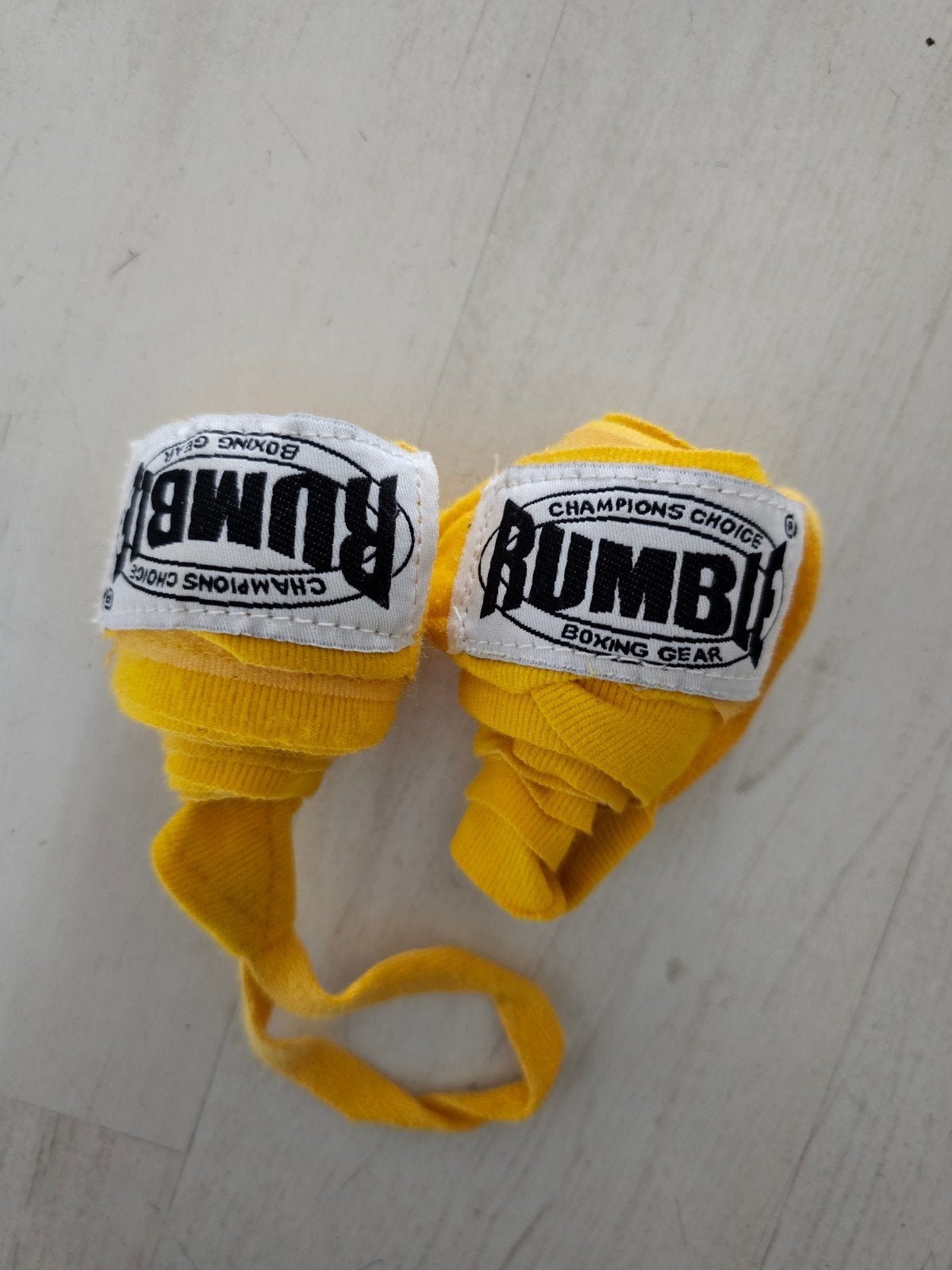 Rumble boks bandage geel kinderen kickboksen, Ophalen of Verzenden, Zo goed als nieuw, Boksbandage