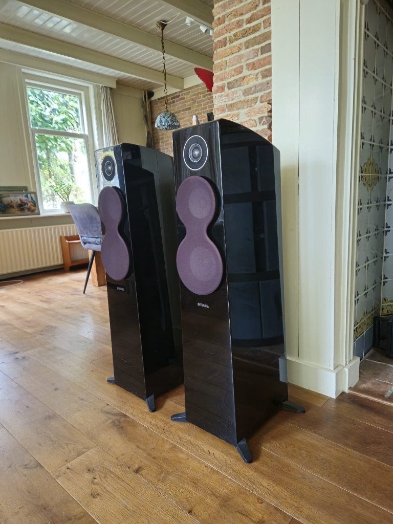YAMAHA  high end speakers, Stereo speakers, 120 tot 150 watt, Zo goed als nieuw, Ophalen