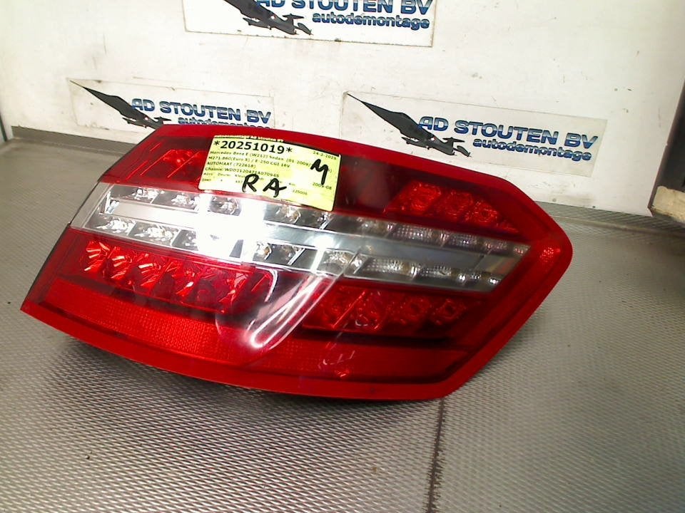 Achterlicht Rechts Mercedes-Benz E (W212) 2009 A2128201264, Gebruikt, Mercedes-Benz AG, Mercedes-Benz, Mercedesstraße 120, Stuttgart 70372, , Duitsland
