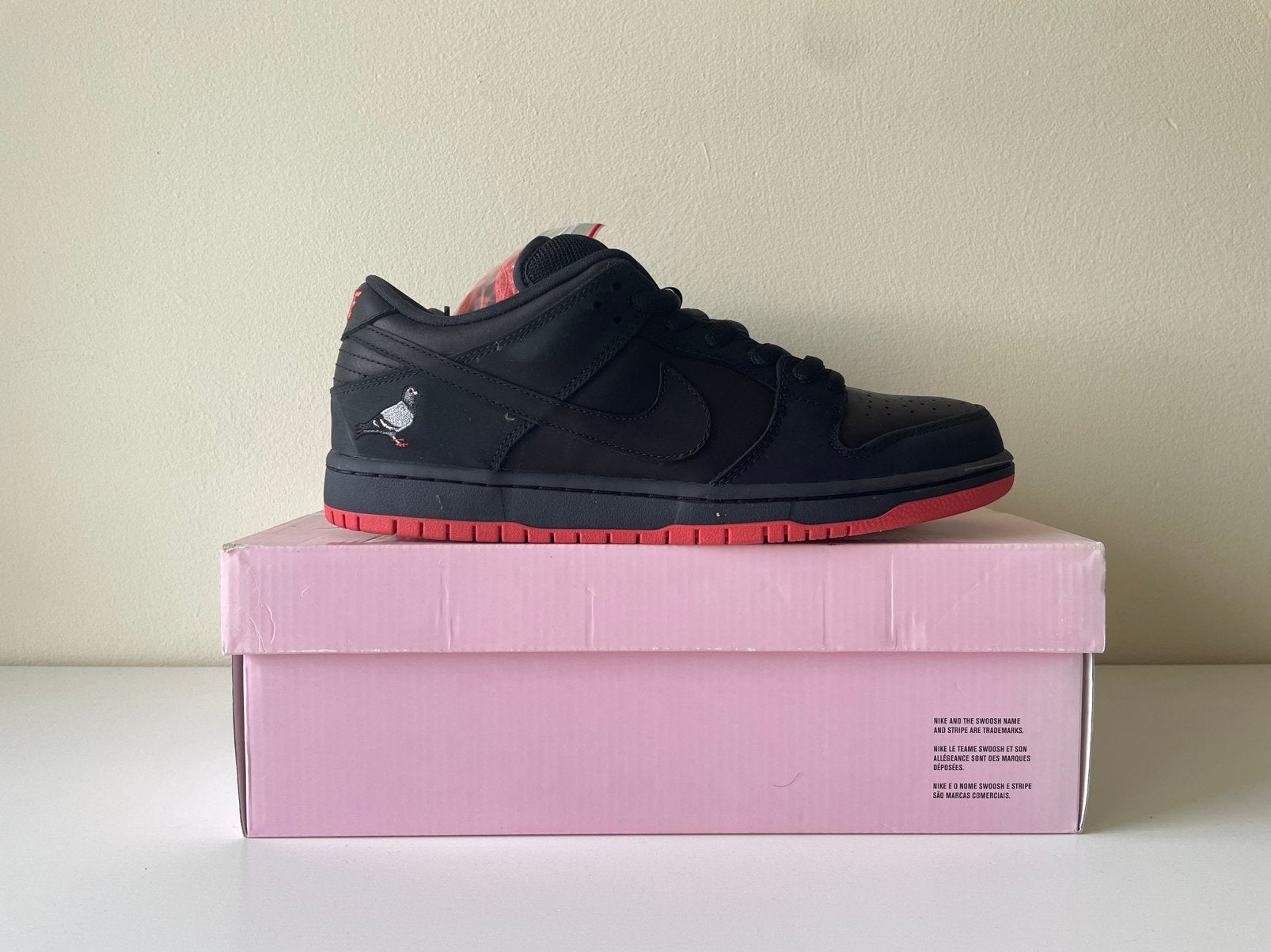 Nike SB Dunk Low Black Pigeon DS, Zwart, Nieuw, Ophalen of Verzenden, Sneakers of Gympen