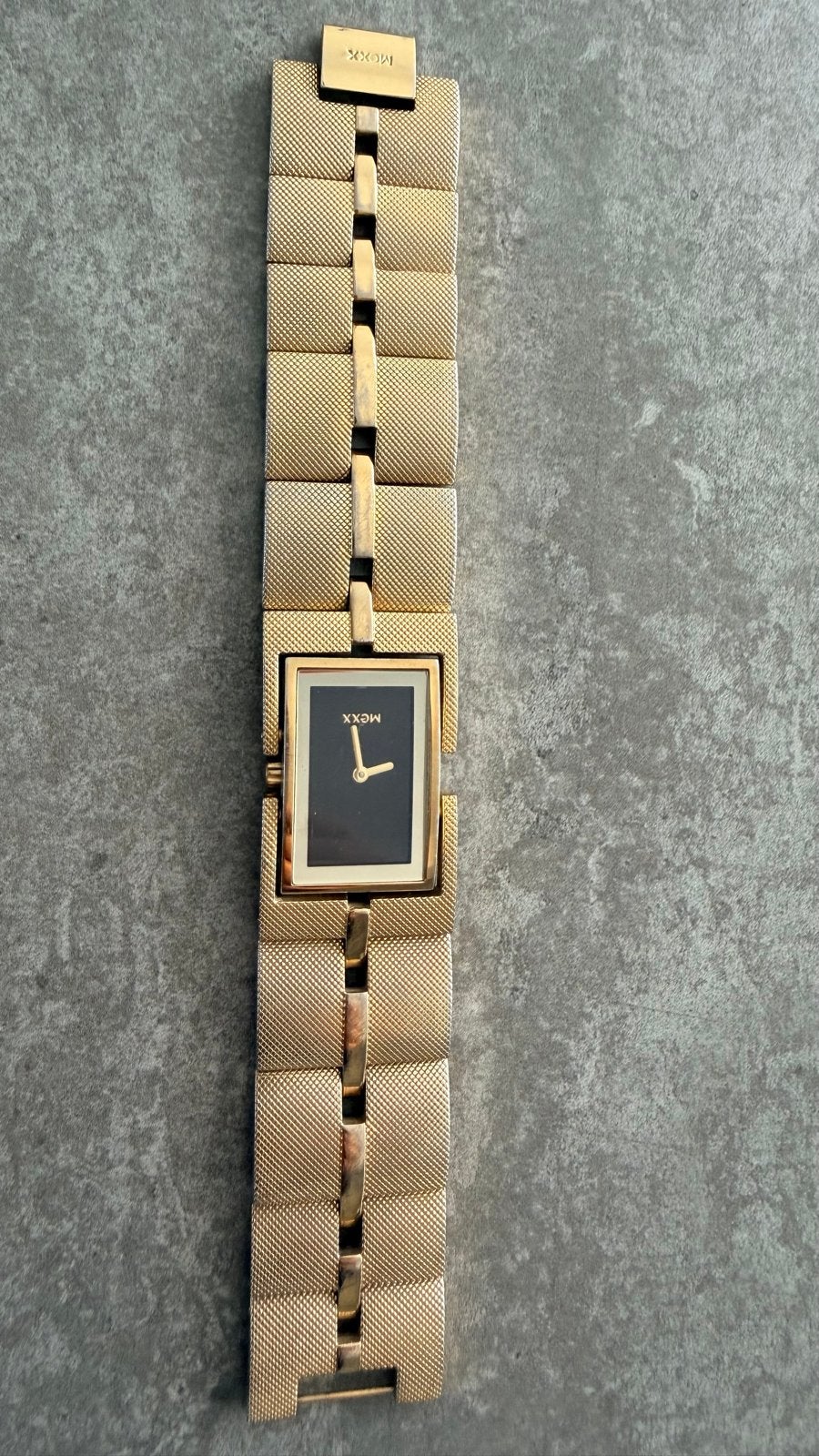 Stijlvol Mexx horloge goudkleurig met zwart wijzerblad, Overige merken, Gebruikt, Polshorloge, Ophalen of Verzenden