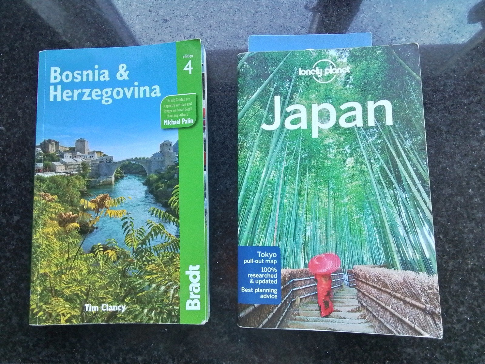 Reisgidsen Japan en Bosnië&Herzegovina, Ophalen of Verzenden, Zo goed als nieuw, Reisgids of -boek, Lonely Planet