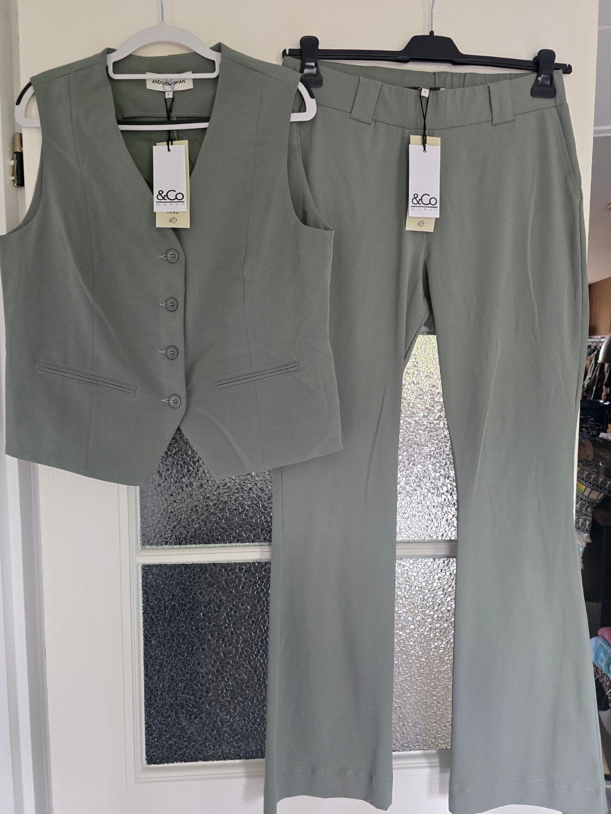 nieuw &co woman andcowoman and cowoman set khaki L teavel, Kleding | Dames, Ophalen of Verzenden, Nieuw, Groen