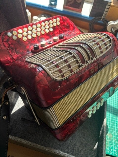 Trekharmonica Hohner club III M, Muziek en Instrumenten, Accordeons, Ophalen, Overige formaten, Met koffer, Zo goed als nieuw