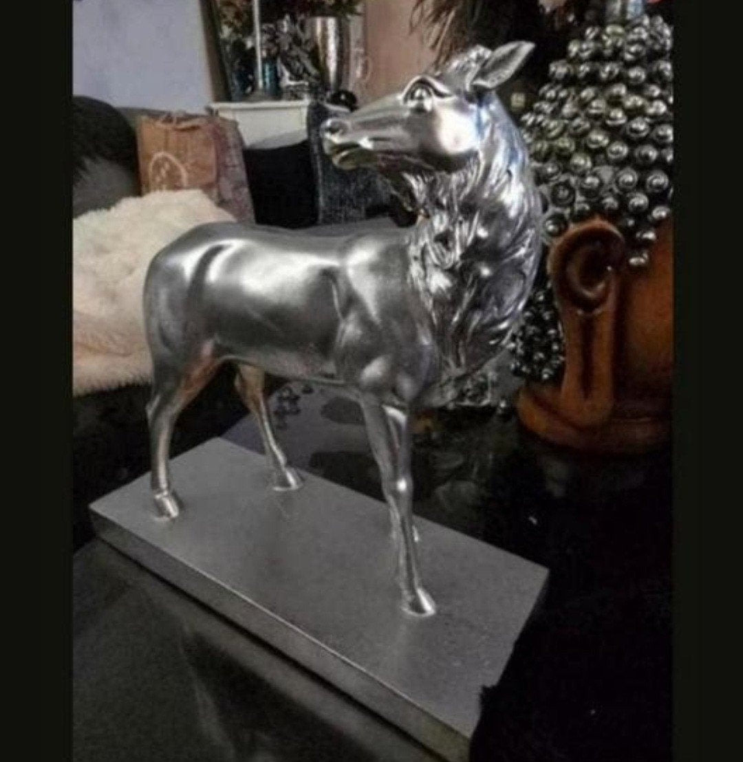 Zilverkleurig Hert Beeld - Elegant Decoratief Stuk, Huis en Inrichting, Nieuw, Kunststof, Ophalen of Verzenden, Modern