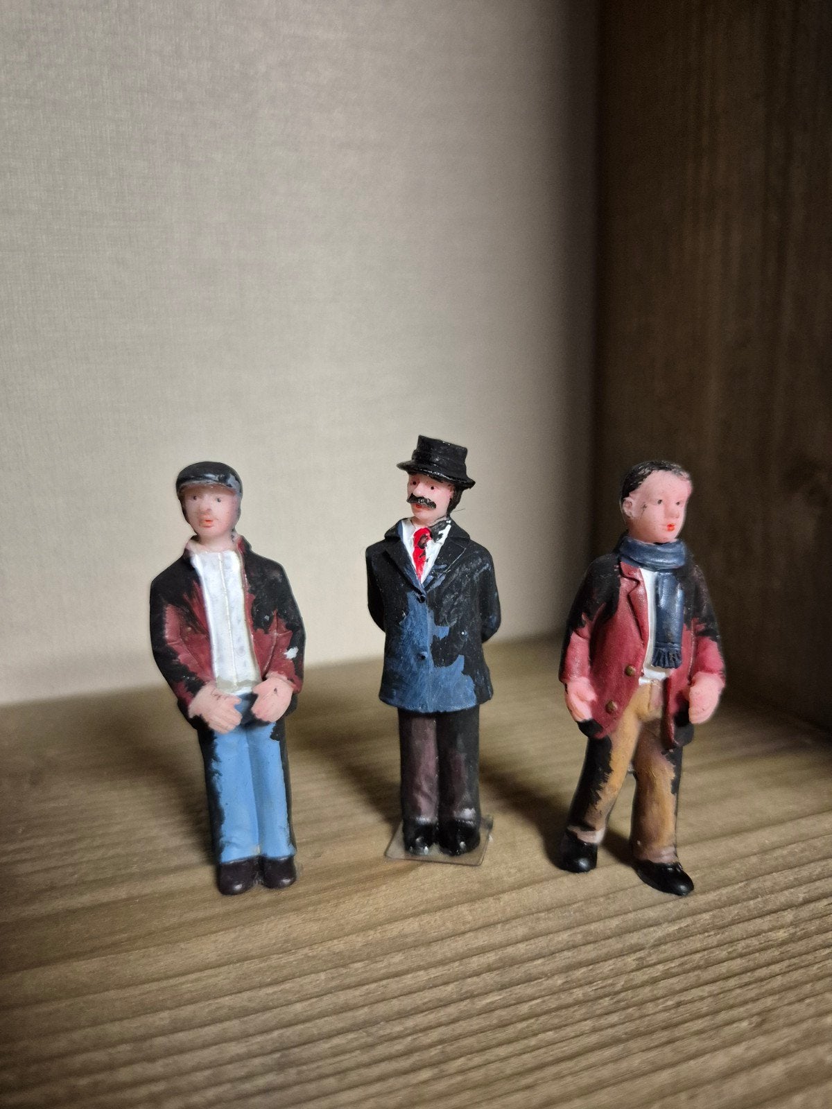 kerstdorp 3 figuren set kersthuisjes, Diversen, Kerst, Ophalen of Verzenden, Zo goed als nieuw