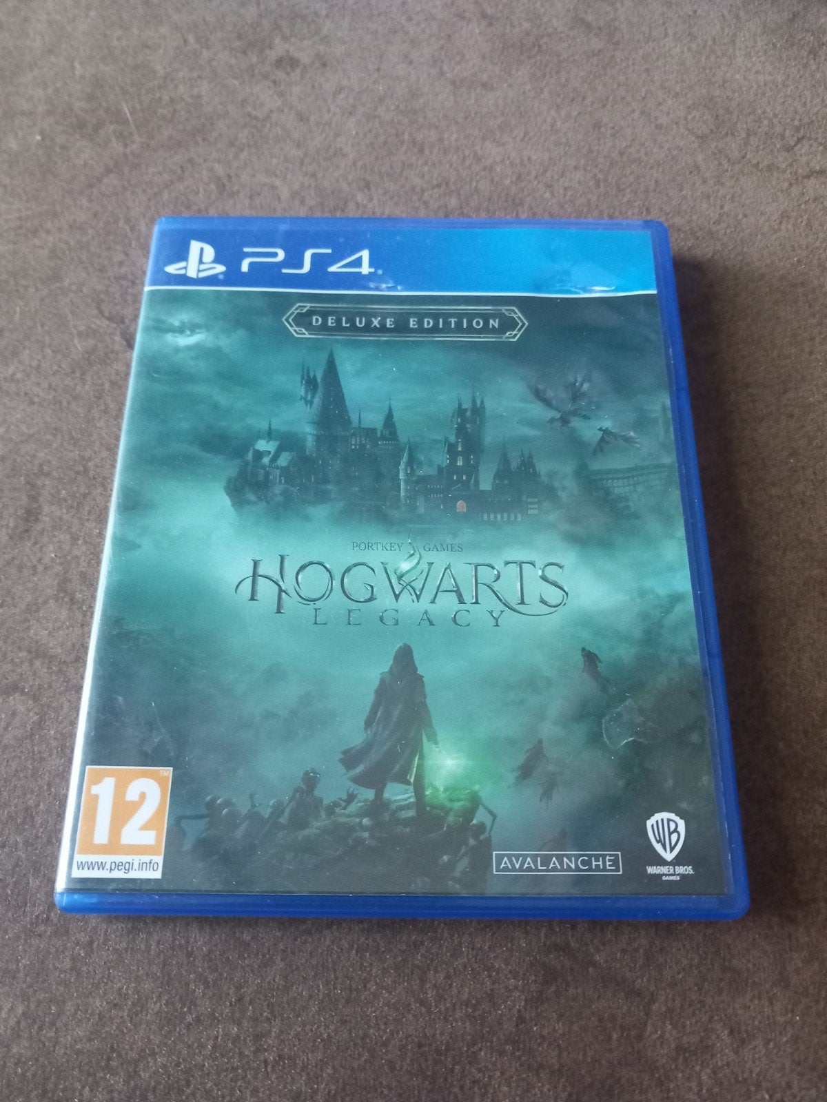 Hogwarts Legacy Deluxe Edition PS4 - Zo goed als nieuw, Spelcomputers en Games, Games | Sony PlayStation 4, Support@wbgames.com