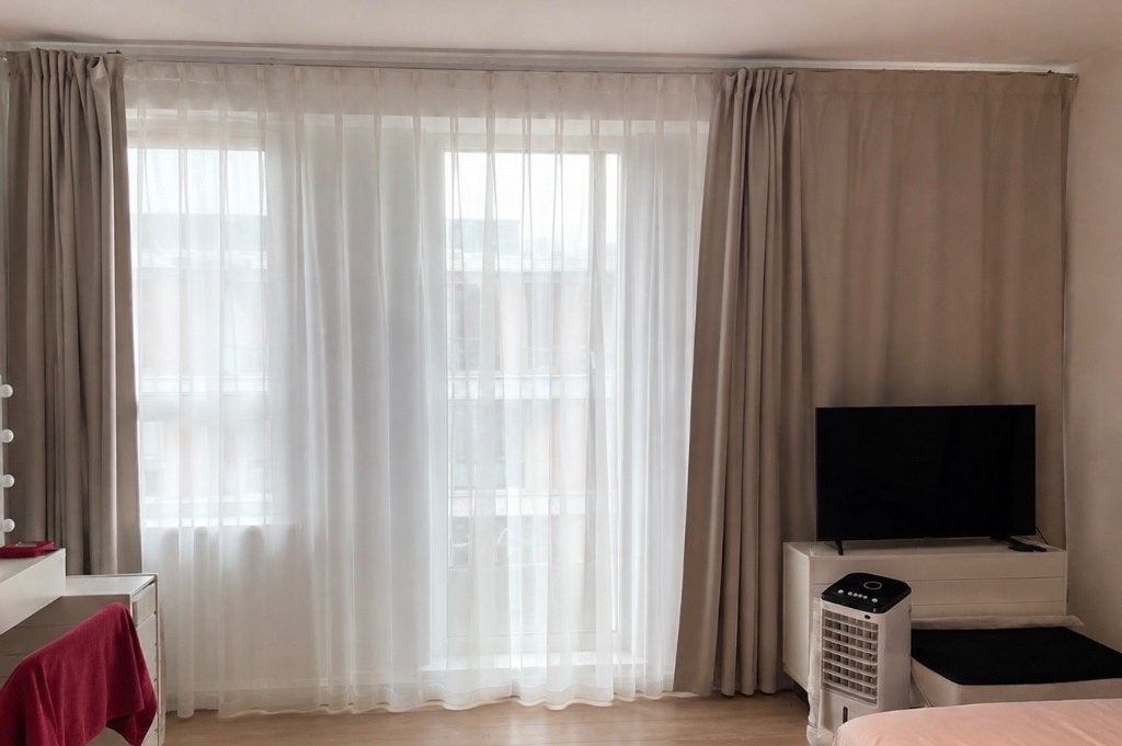 Beige gordijnen VILBORG IKEA 2 stuks, Huis en Inrichting, Stoffering | Gordijnen en Lamellen, Ophalen, 300 cm, In te korten, Beige