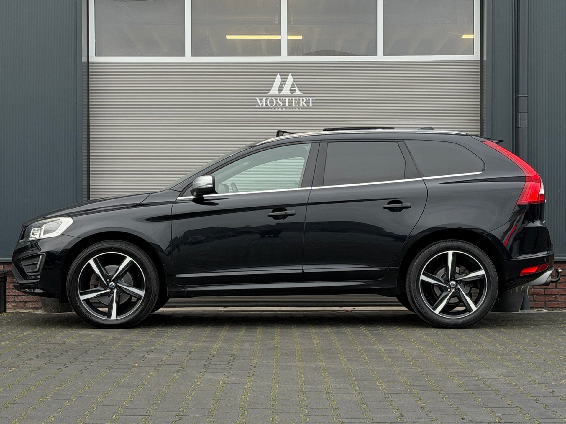 Volvo XC60 2.0 T5/245pk FWD R-Design Ocean Race|2015|Automaa, Gebruikt, 4 cilinders, 1969 cc, 1622 kg