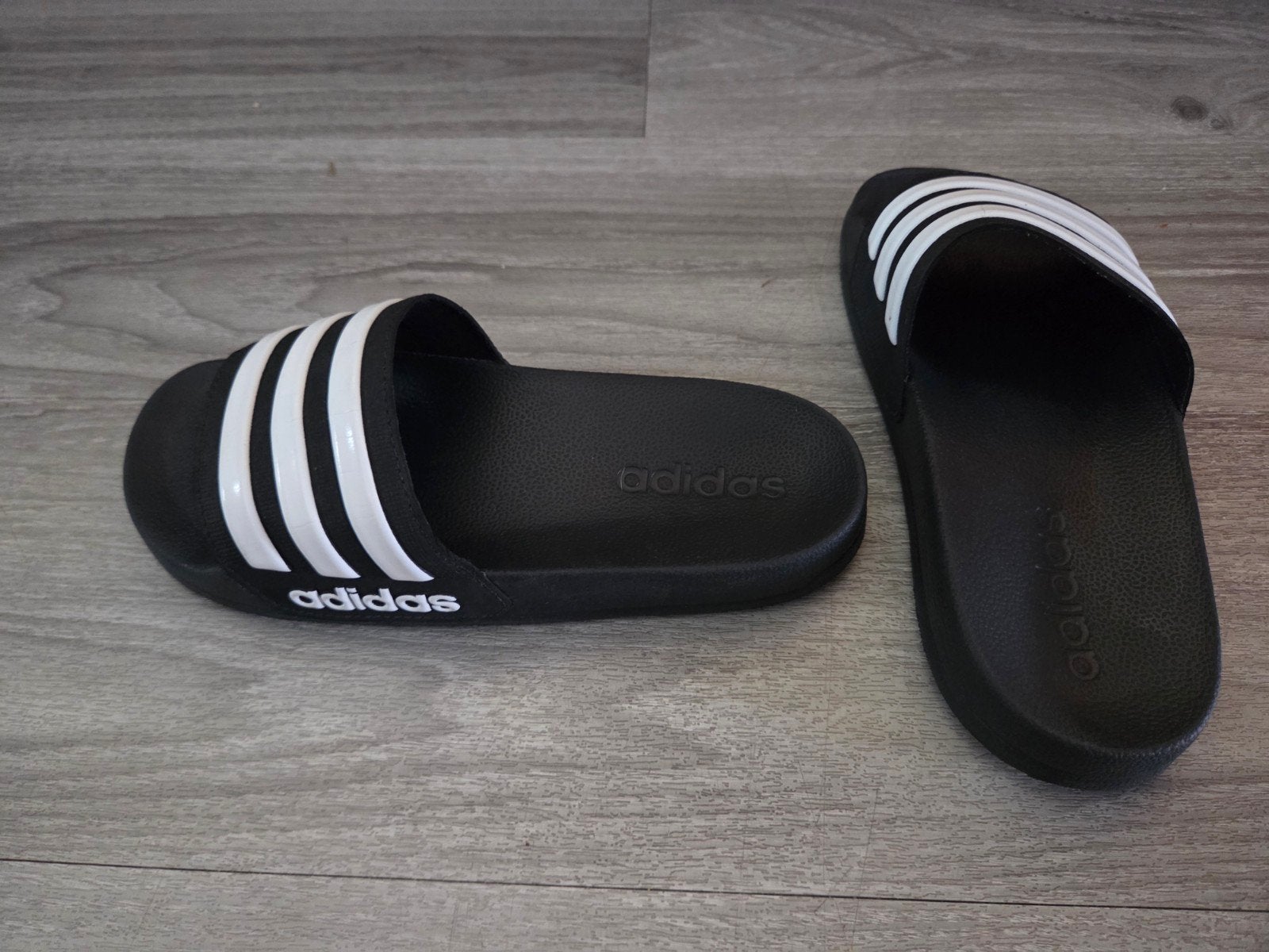 Adidas slippers maat 34, Adidas, Jongen of Meisje, Overige typen, Ophalen of Verzenden