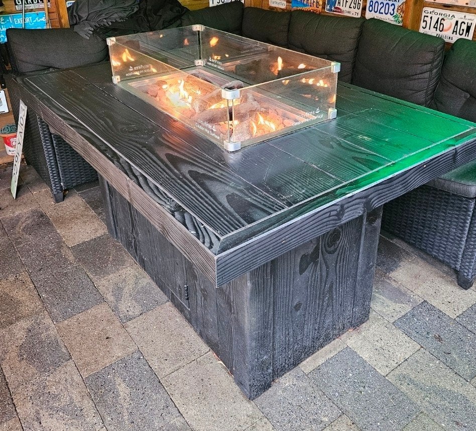 Robuuste tuintafel met ingebouwde gashaard, Ophalen, Gebruikt