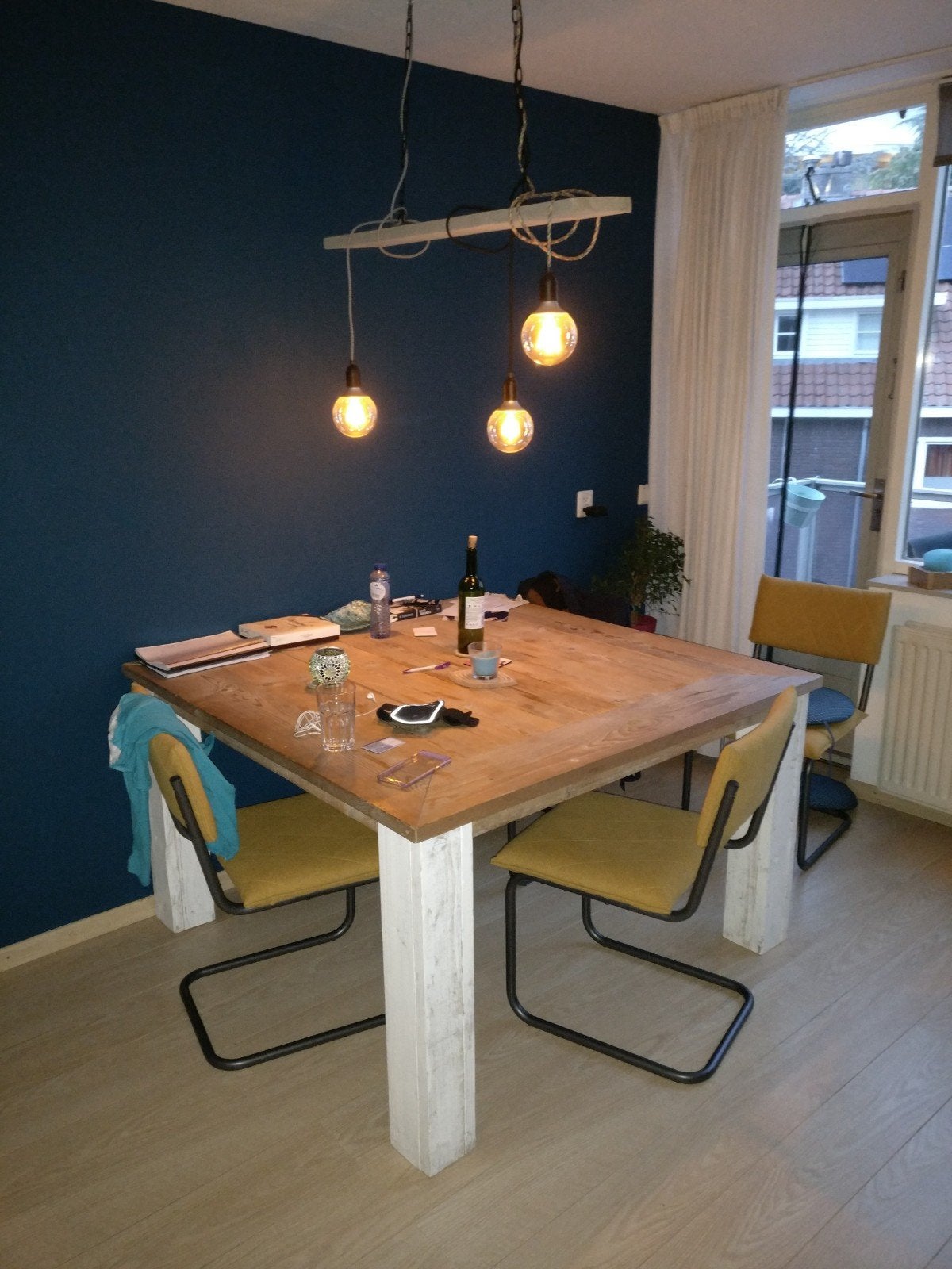 Robuuste steigerhouten tafel, Ophalen