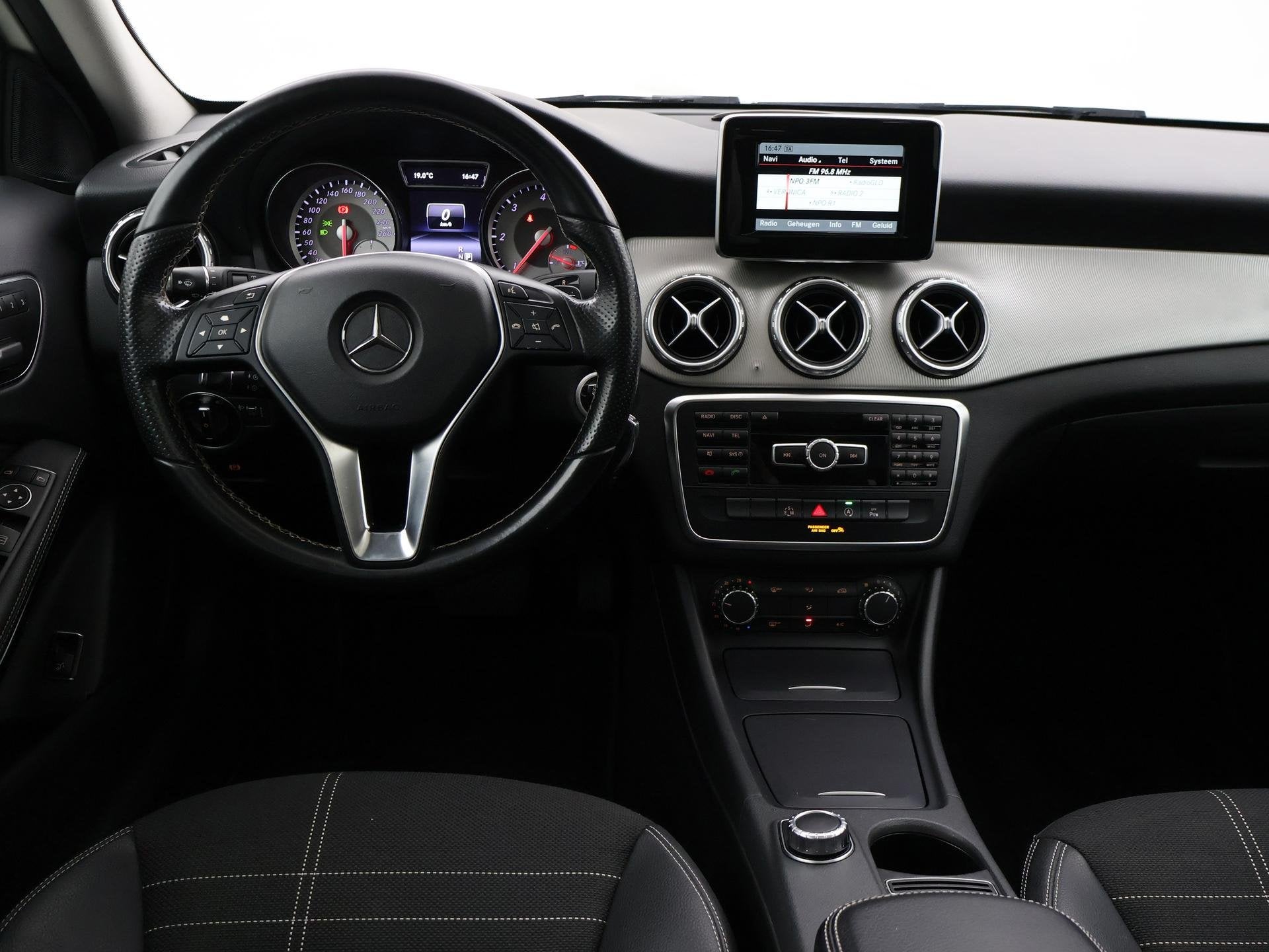 Mercedes-Benz GLA-klasse 180 CDI AUT. URBAN NIGHT + PANORAMA, Auto's, Mercedes-Benz, Gebruikt, 4 cilinders, Wit, Leder