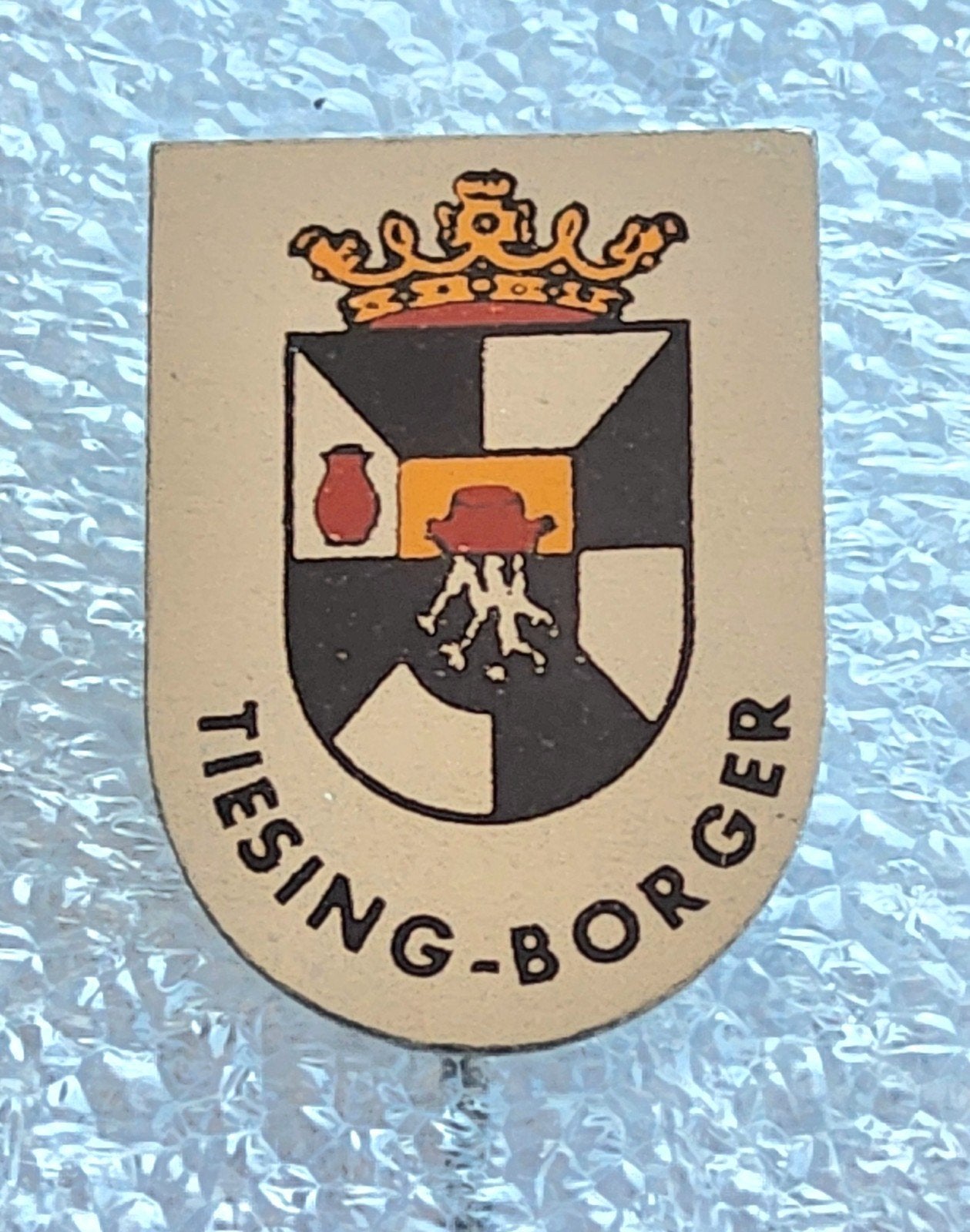 Speldje Tiesing-Borger Wapen, Ophalen of Verzenden, Gebruikt, Overige onderwerpen, Speldje of Pin