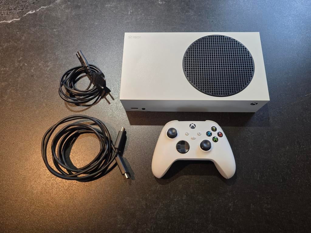 Xbox Series S met controller en kabels, Spelcomputers en Games, Spelcomputers | Xbox Series X en S, Ophalen, Zo goed als nieuw