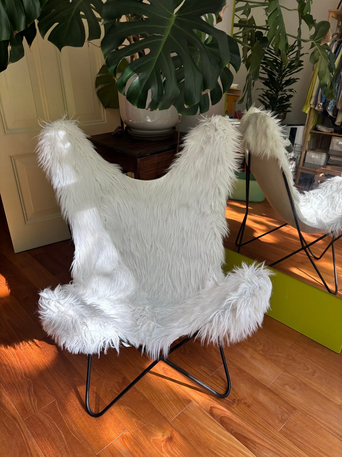Witte furry vlinderstoel, Huis en Inrichting, Ophalen, Wit, Zo goed als nieuw, Eén