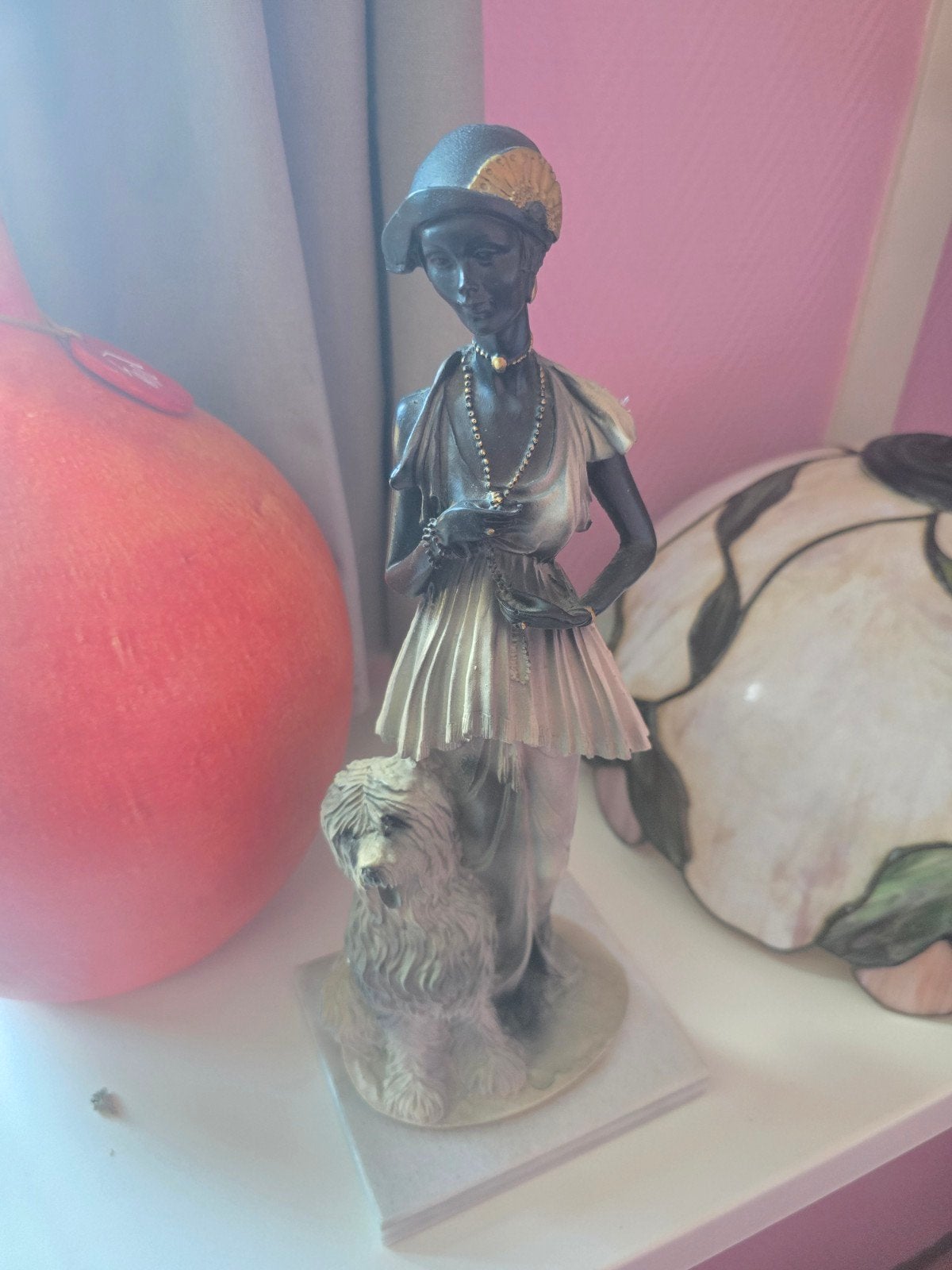 Vintage beeldje dame met hond - Art Deco stijl, Ophalen, Art deco, Gepatineerd, 20 - 50 cm