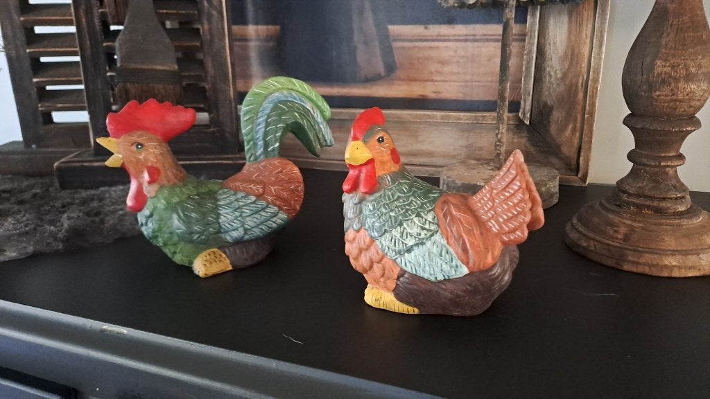 Stenen decoratieve kleurrijke haan en kip, Ophalen of Verzenden, Zo goed als nieuw, Meerkleurig, Steen/keramiek