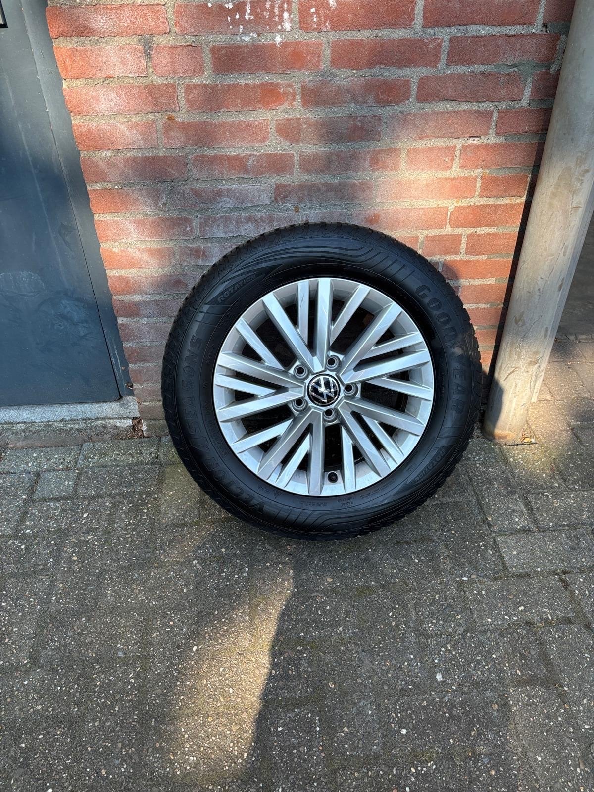 16 inch All-Season Band met Goed Profiel, Ophalen, Gebruikt