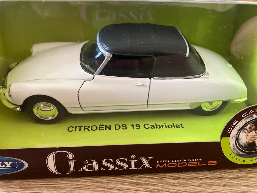 Schaalmodel 1:43 Citroën DS 19 Cabriolet - Nieuw in verpakki, Hobby en Vrije tijd, Modelauto's | 1:43, Ophalen of Verzenden, Nieuw