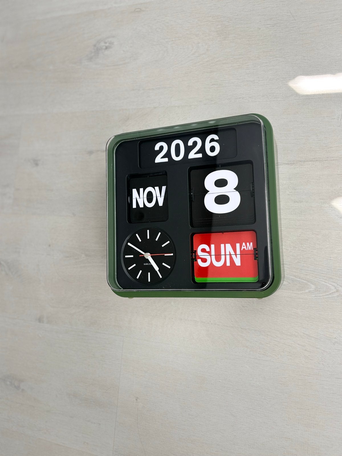 Karlsson Flipklok Mini Flip green, Huis en Inrichting, Woonaccessoires | Klokken, Ophalen, Analoog en Digitaal, Tafelklok, Modern