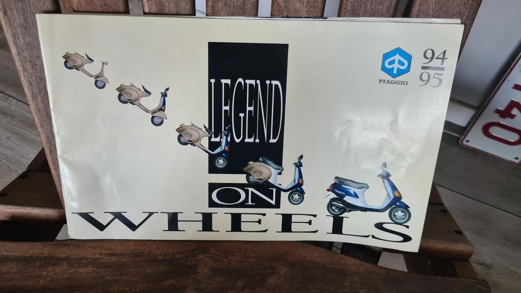 Piaggio Legend brochure 1994 1995, Ophalen of Verzenden, Overige merken