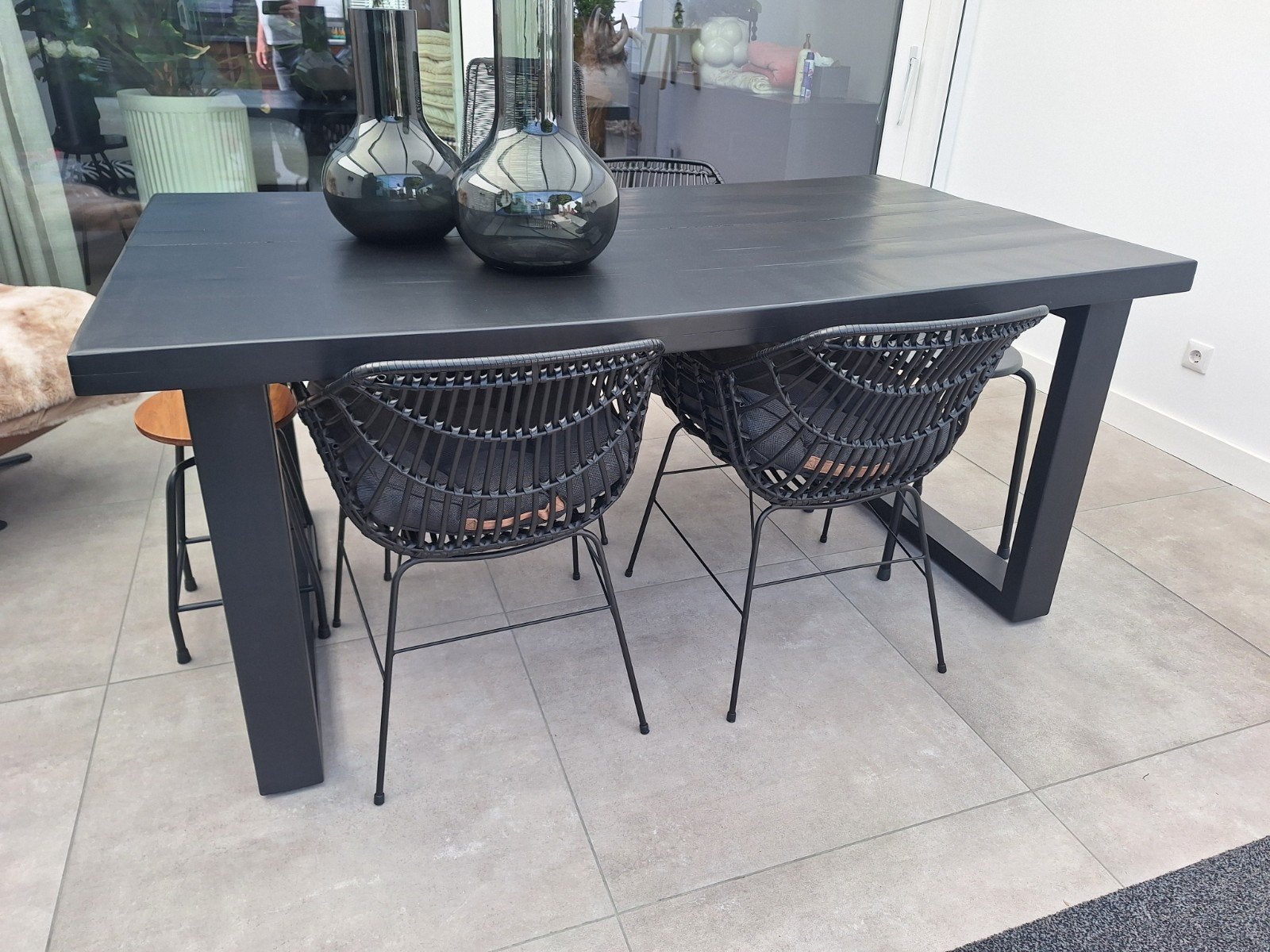 Zwart gelakt mango houten dressoir, kast en tafel., Huis en Inrichting, Ophalen, Zo goed als nieuw