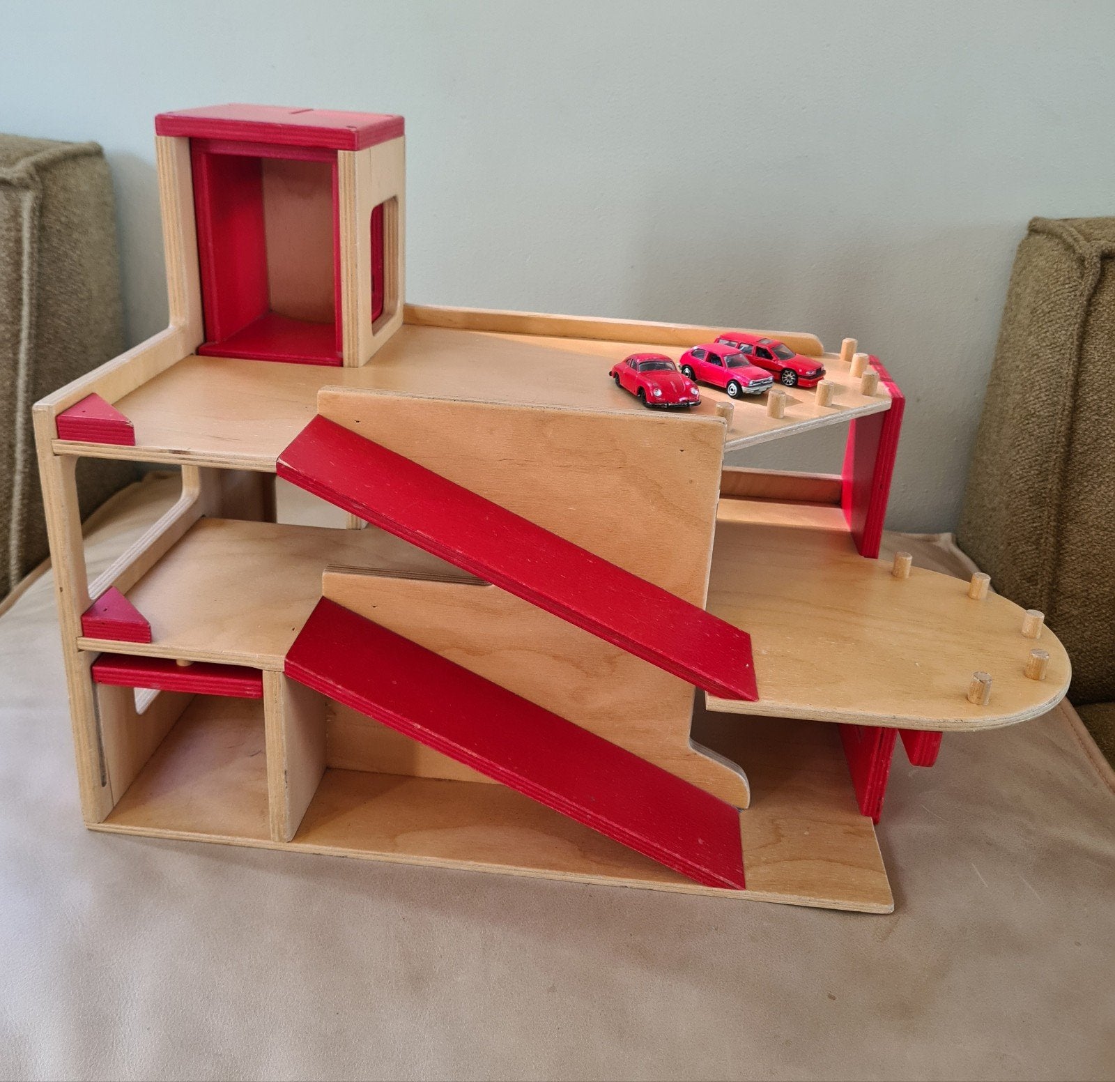 Van Dijk Toys houten speelgoed garage met lift, Ophalen of Verzenden, Gebruikt, Overige typen