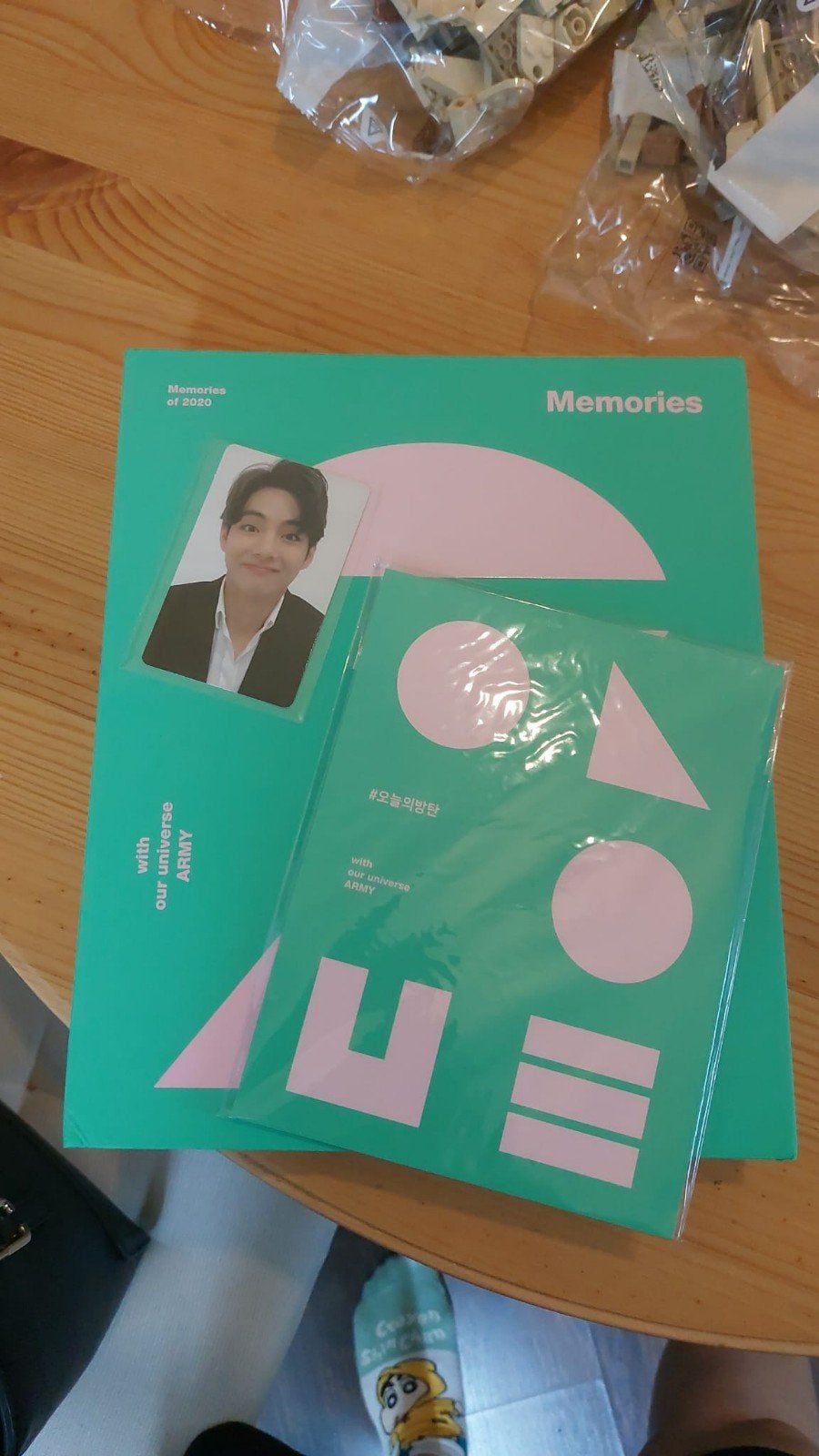 BTS Memories of 2020 DVD Box Set + Taehyung Photocard, Ophalen of Verzenden, Zo goed als nieuw, Verzameling, Inclusief DVD