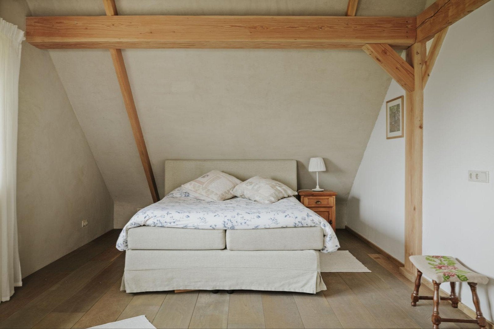 gratis 2 persoons beige boxspring, 160 x 200, landelijke sti, Ophalen, Gebruikt, Beige, Tweepersoons