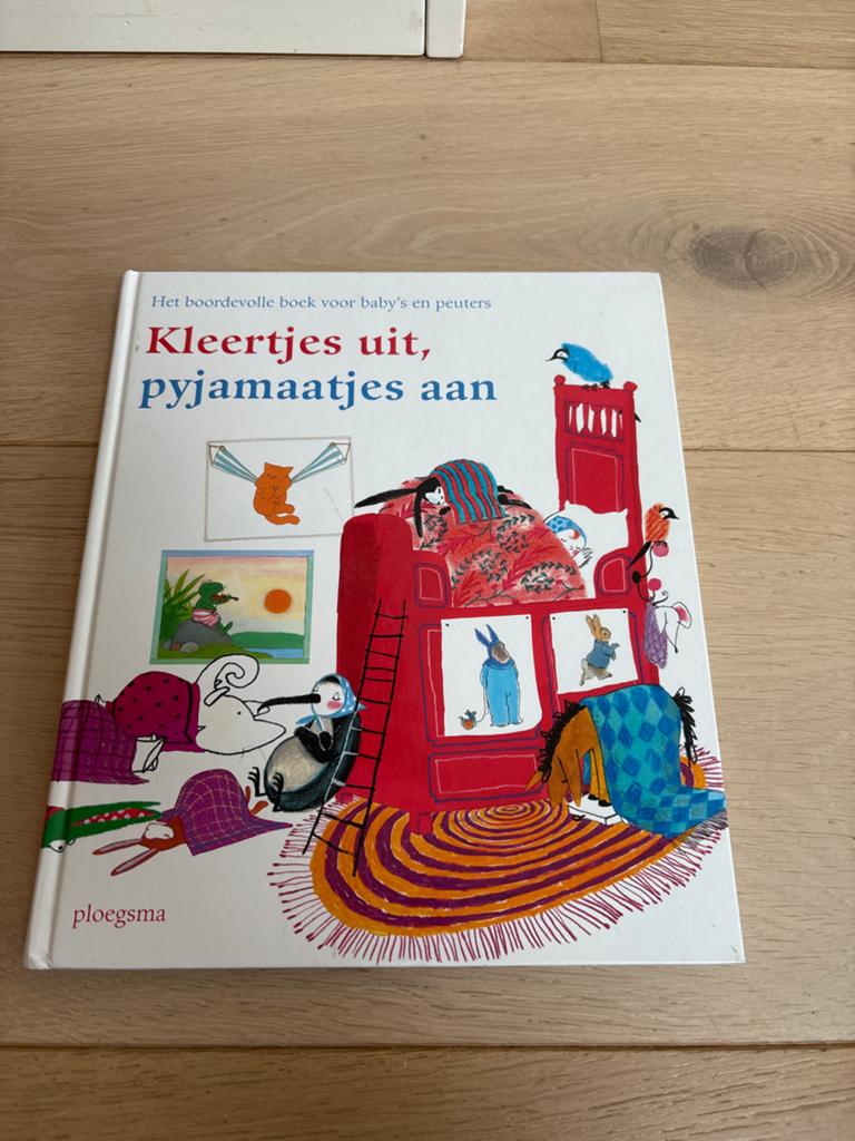 Kleertjes uit, pyjamaatjes aan - Het boordevolle boek, Boeken, Kinderboeken | Baby's en Peuters, Zo goed als nieuw, 0 tot 6 maanden
