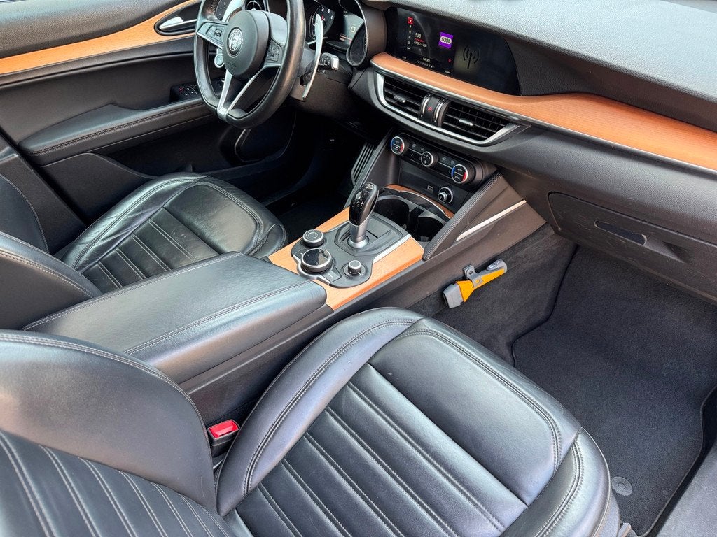 Alfa Romeo Stelvio 2.0 T AWD (export e.u. €14.400), Automaat, 4 cilinders, Bedrijf, 93 €/maand