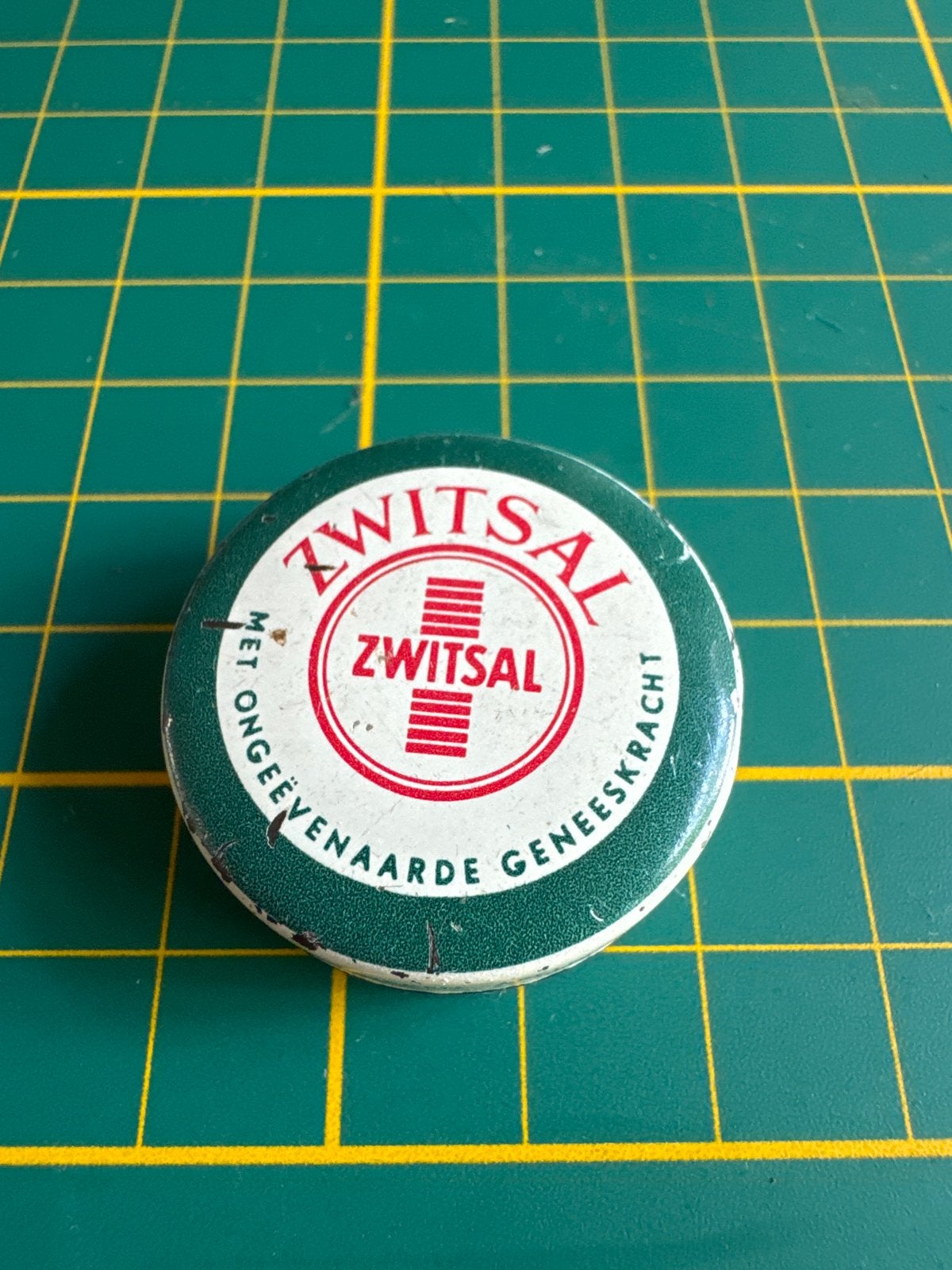 Vintage Zwitsal blikje - Met ongeëvenaarde geneeskracht, Ophalen of Verzenden, Gebruikt, Verpakking