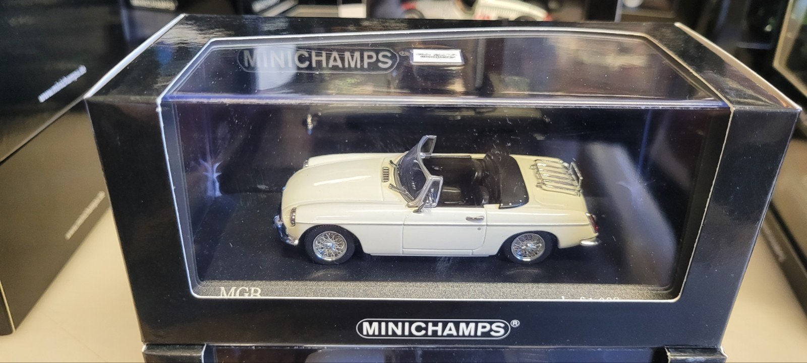 Minichamps 1968 MG B, Ophalen of Verzenden, Nieuw, Auto, MiniChamps