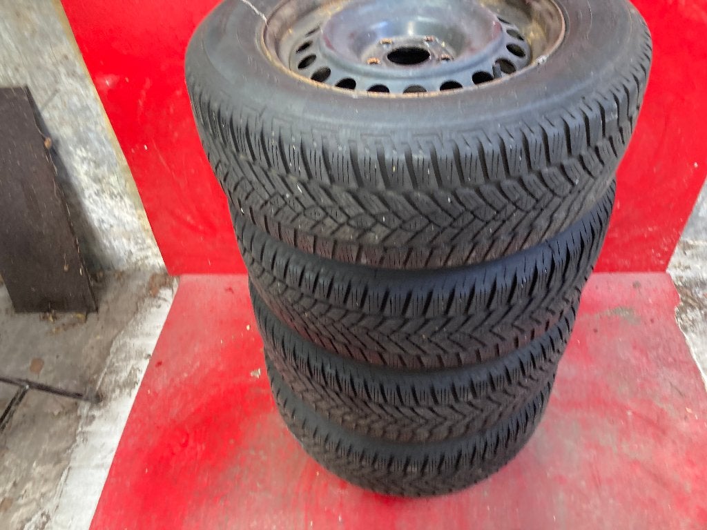 Winterbanden Renault Captur 215/65R16 Fulda, Auto-onderdelen, 16 inch, ., Banden en Velgen, .
