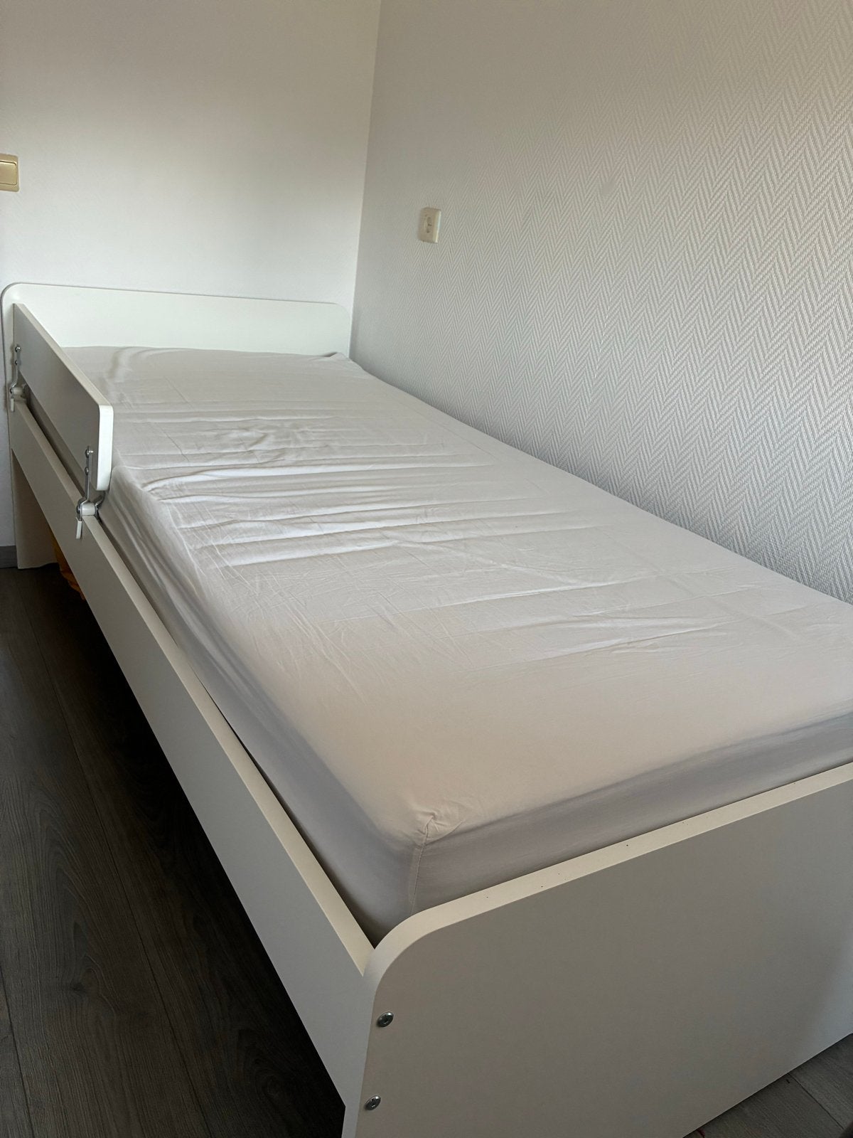 IKEA SLÄKT kinderbed met NATTAPA zijsteun en gratis matras, Ophalen, 90 cm, Eenpersoons, Wit