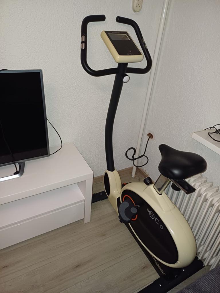 Hometrainer - Ideaal voor thuistraining€10, Gebruikt, Ophalen of Verzenden, Metaal, Benen