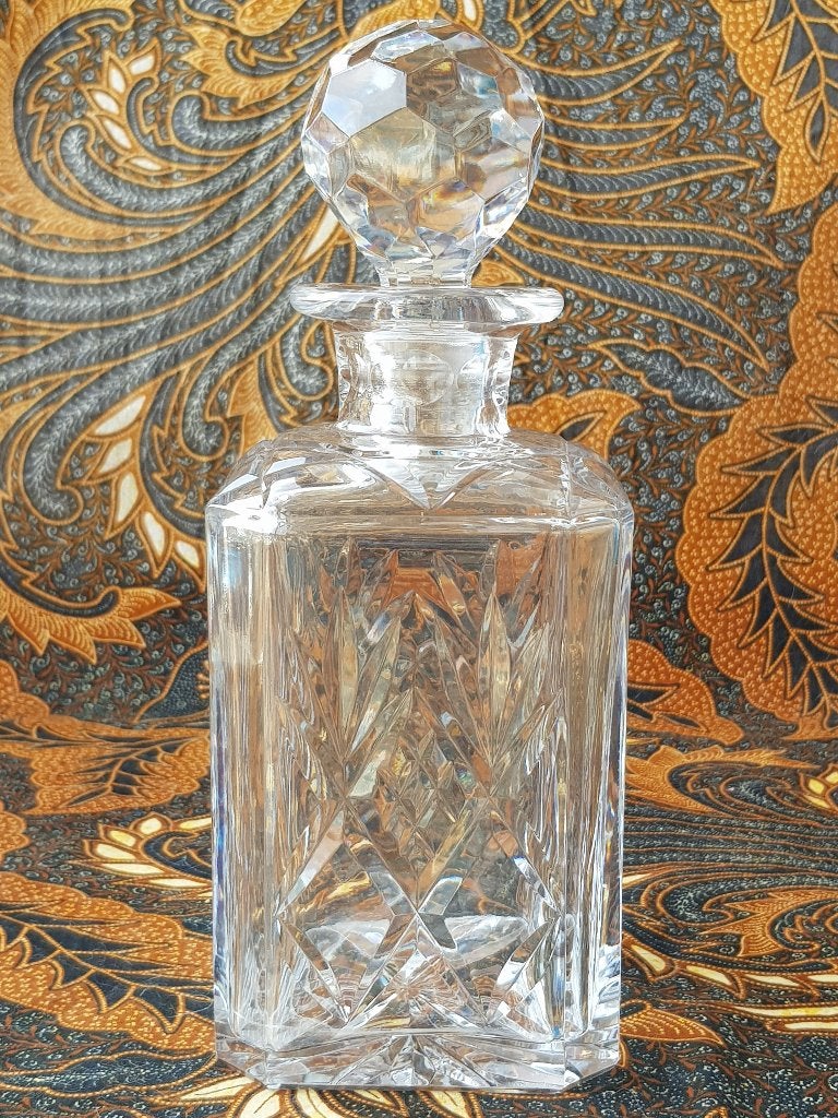 Mooie zware oude Engelse whiskykaraf van kristal 25 cm.