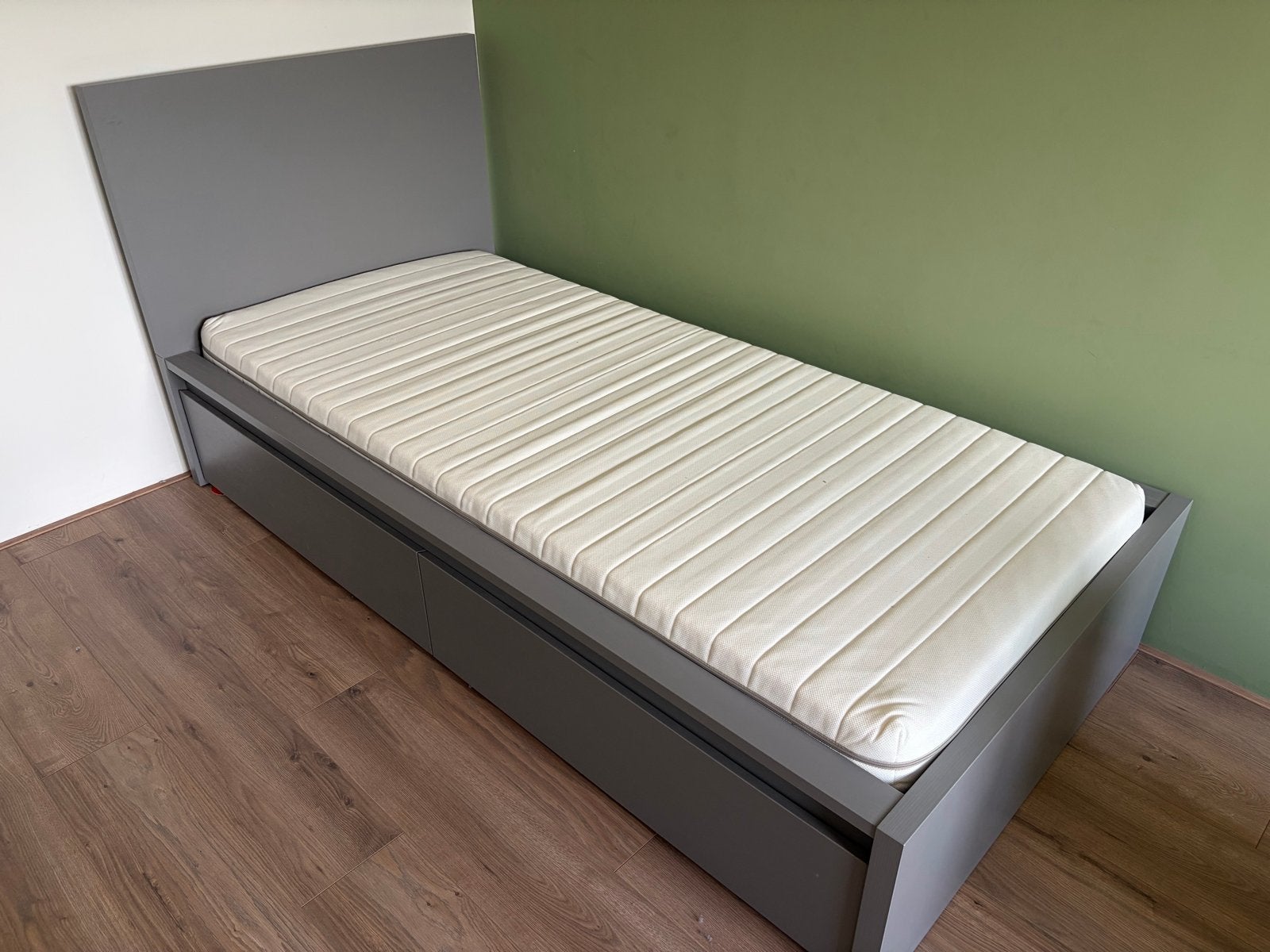 IKEA Malm bed 90x200 grijs met lades, Huis en Inrichting, Slaapkamer | Bedden, Ophalen, Gebruikt, 90 cm, Eenpersoons