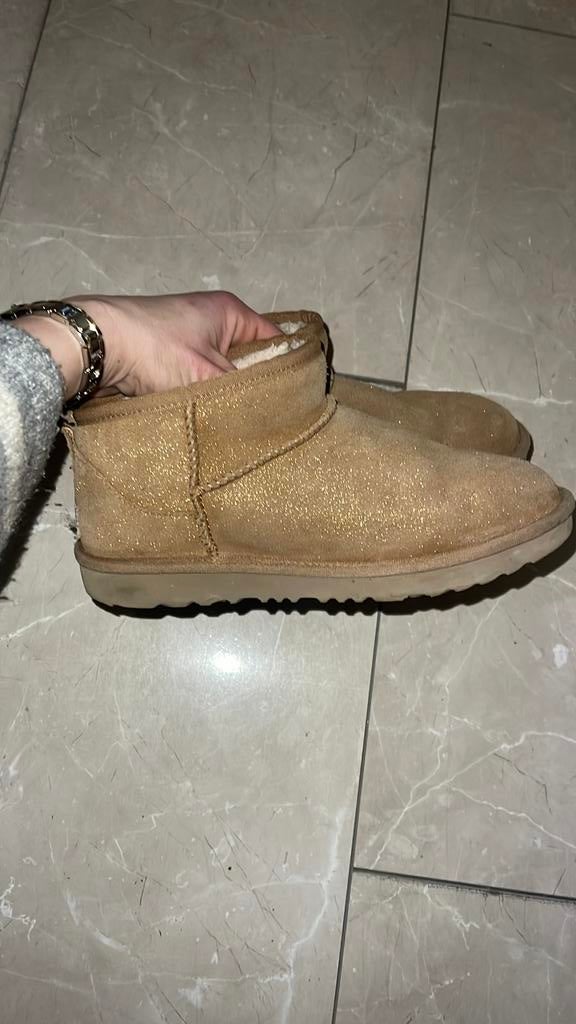 UGGS 36, Kinderen en Baby's, Kinderkleding | Schoenen en Sokken, Ophalen of Verzenden, Zo goed als nieuw, Jongen of Meisje, Overige typen