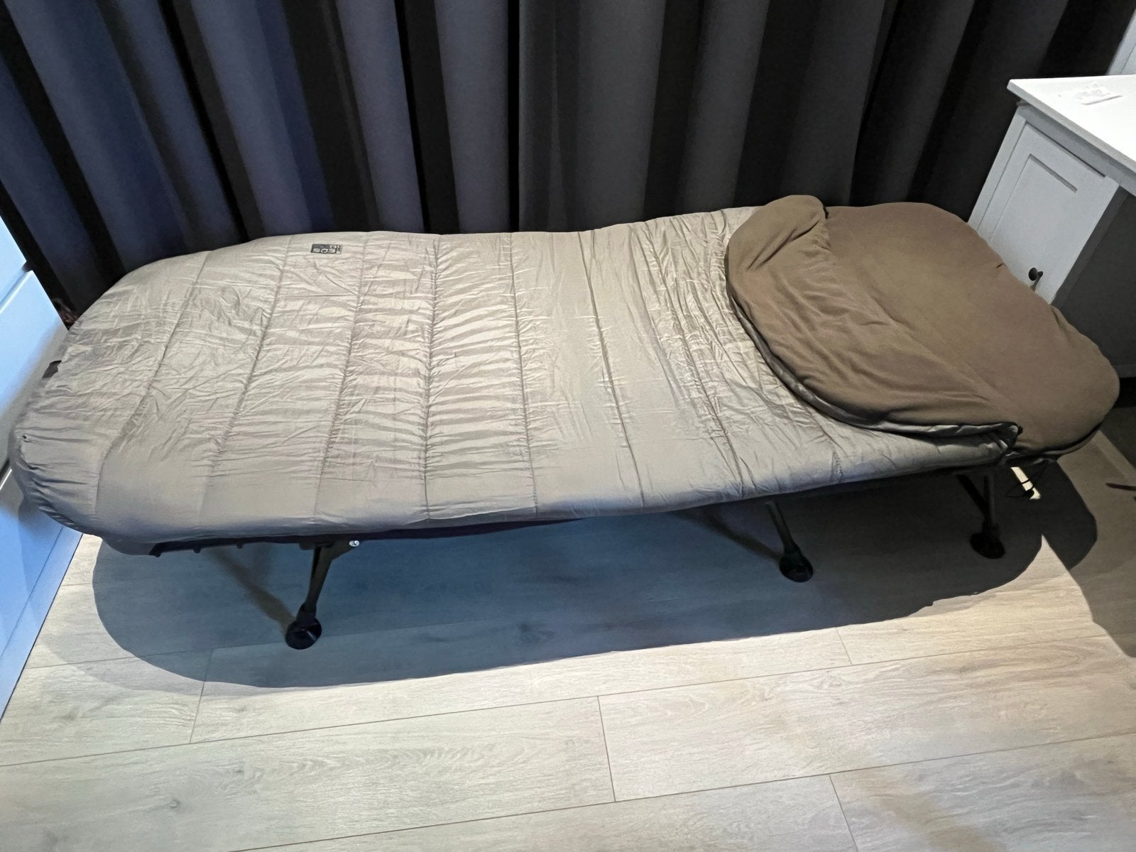 Fox EOS Wide Bedchair Stretcher + Slaapzak (Z.G.A.N.), Ophalen, Zo goed als nieuw