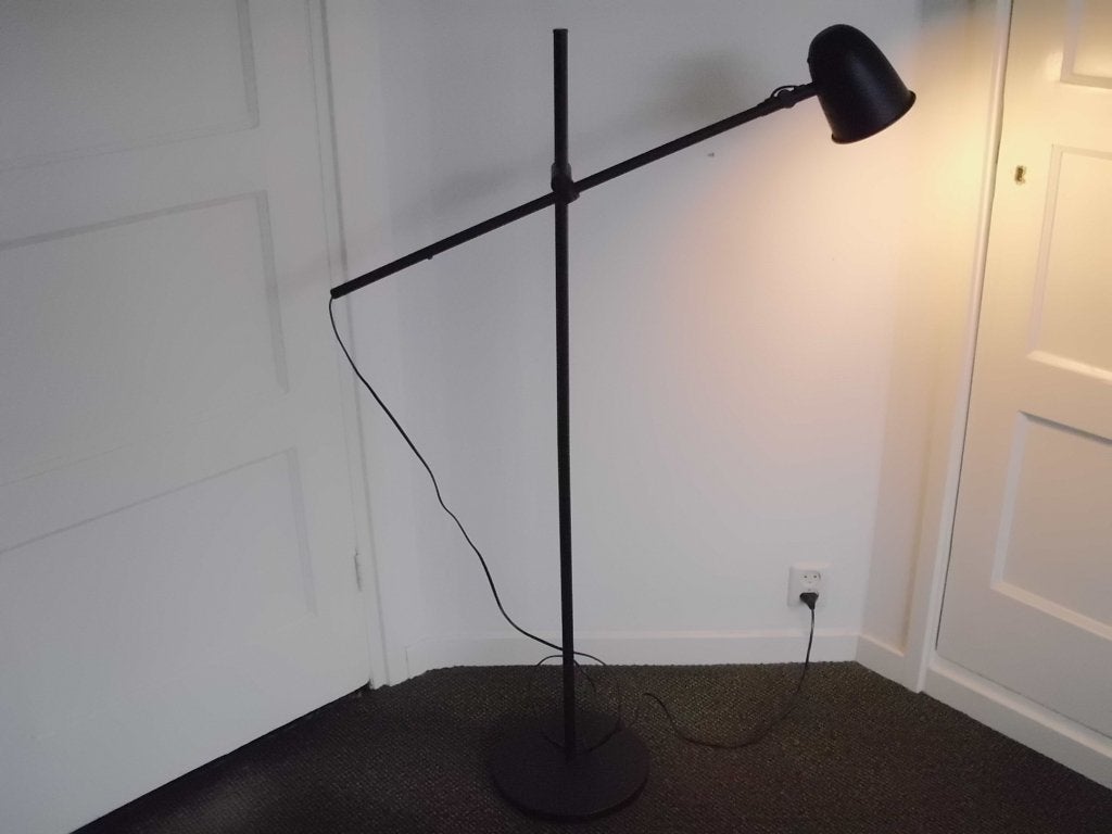 1 gebruikte, nog nette IKEA Skurup, zwarte staande vloerlamp, Ophalen, E14 (klein), IKEA, 150 tot 200 cm