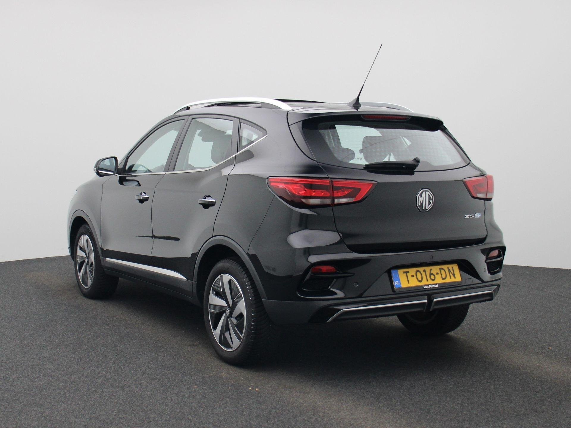 MG ZS EV Long Range Luxury 70 kWh, Auto's, 12 maanden, Gebruikt, ZS, Zwart