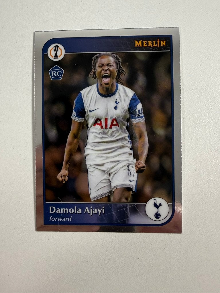 112 Damola Ajayi RC Topps Merlin 2024-25, Ophalen of Verzenden, Nieuw, Buitenlandse clubs, Poster, Plaatje of Sticker