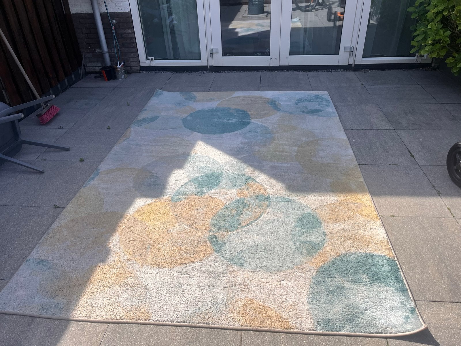 IKEA UTTÅG Vloerkleed - Geel/Blauw Cirkelpatroon, Ophalen, Gebruikt, 150 tot 200 cm, 200 cm of meer